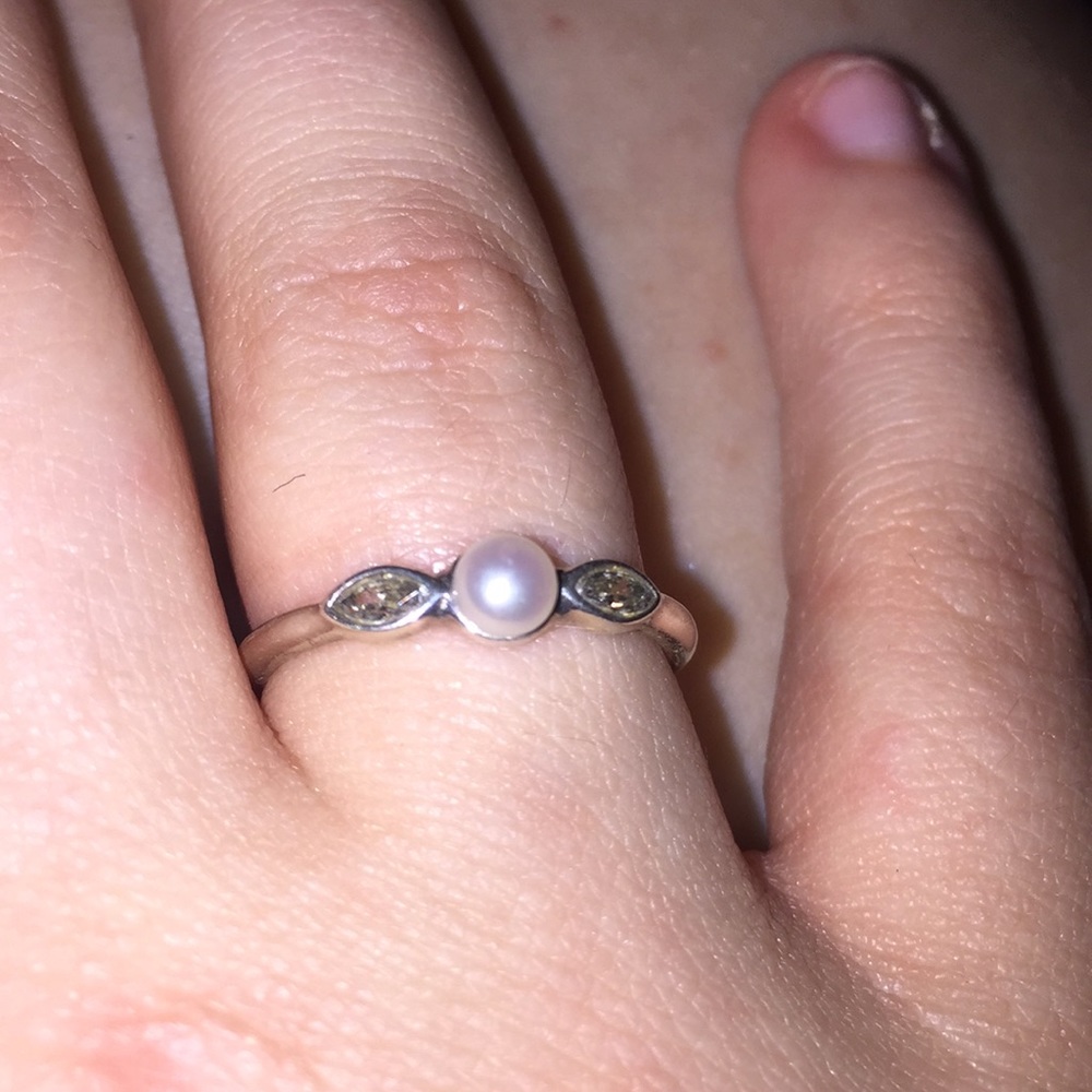 Pandora Petite Luminous Leaves Ring